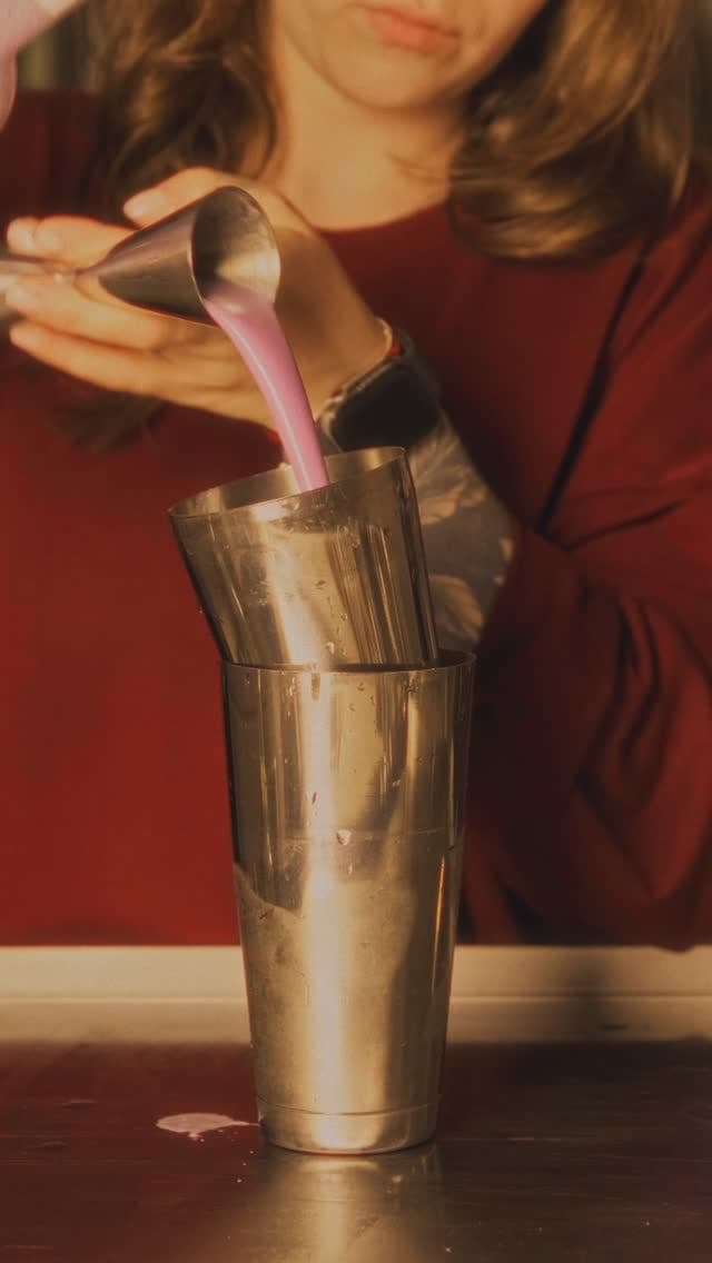 Cocktail — концептуальный вертикальный ролик
